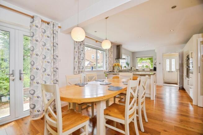 4 bed Detached for sale Image 5