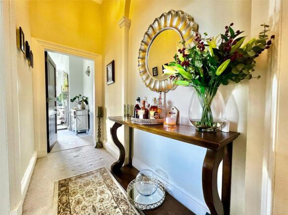 3 bed Flat for sale Image 8