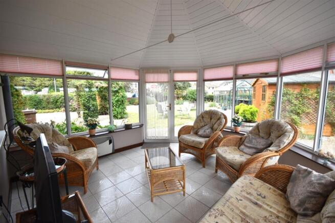 4 bed Detached for sale Image 12
