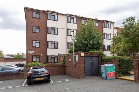 Teresa Mews, Walthamstow