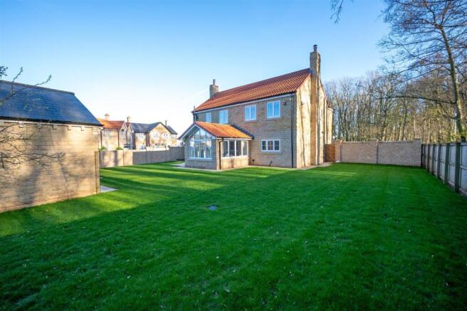 52 the knightsbridge 2.jpg