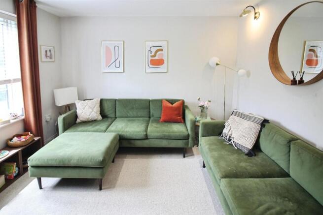 4 bed Semi-Detached for sale Image 6