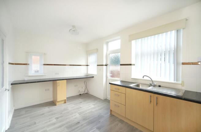 2 bed Semi-Detached to rent Image 6