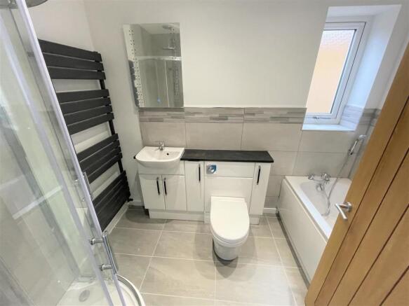 ENSUITE BATHROOM