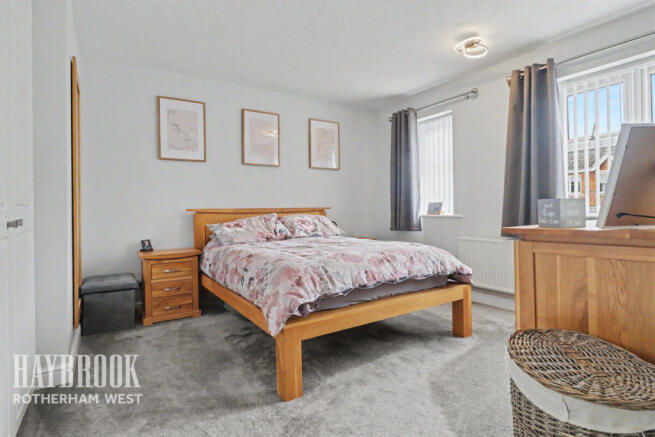 4 bed Detached for sale Image 12