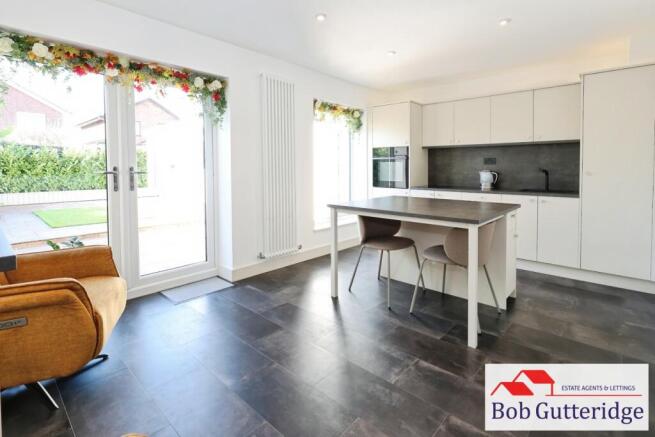 OPEN PLAN FITTED KITCHEN / LOUNGE / DINING ROOM