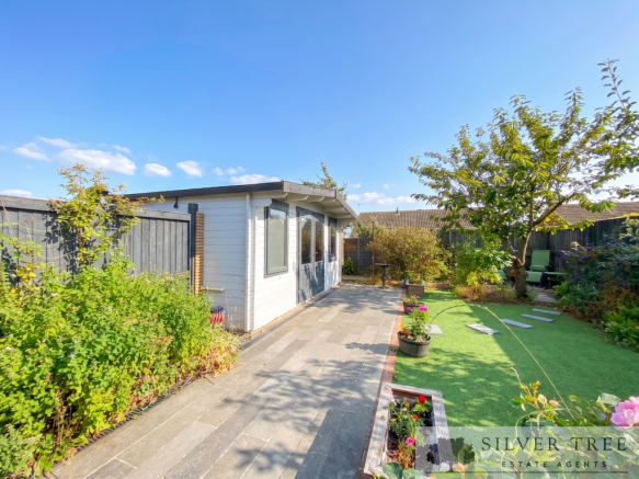 2 bed Semi-Detached Bungalow for sale Image 11