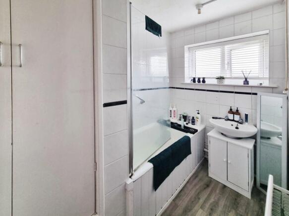 2 bed Flat for sale Image 5