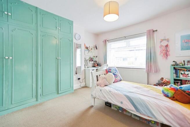 4 bed Semi-Detached for sale Image 10