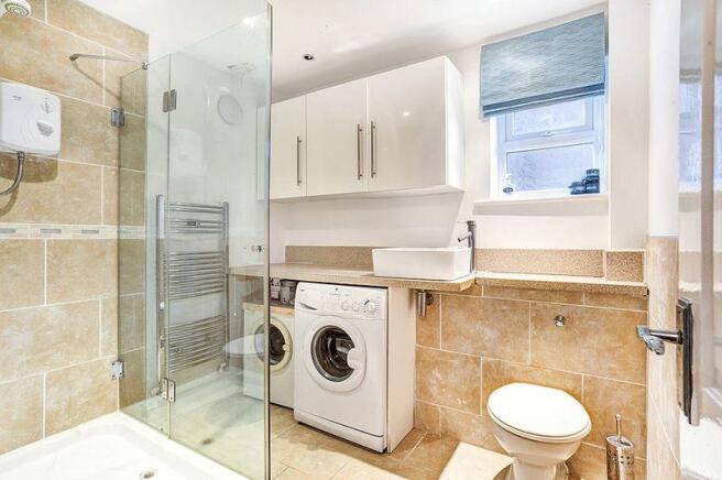 SHOWER ROOM/UT...