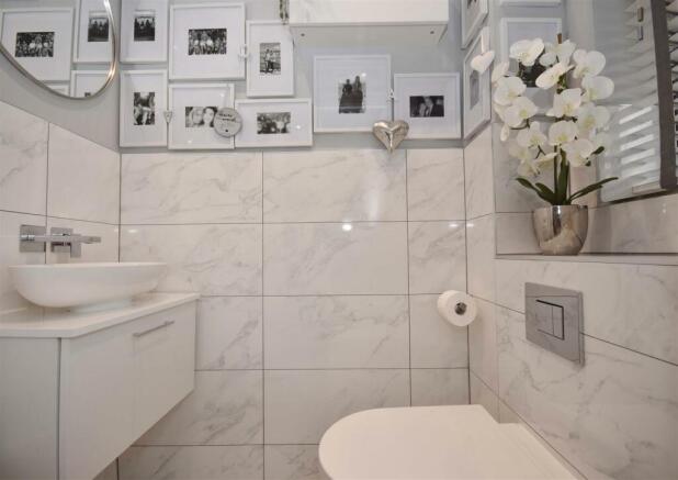 8 The Moat House-guest WC.jpg