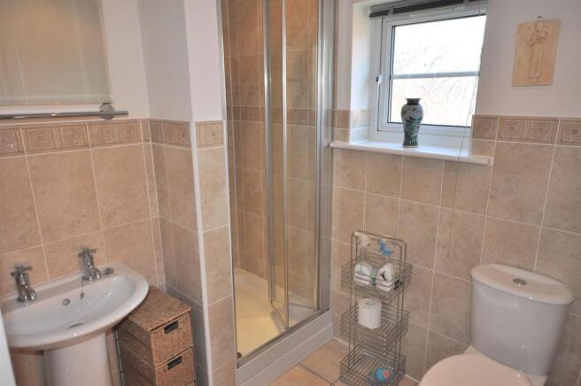 EN-SUITE SHOWER ROOM
