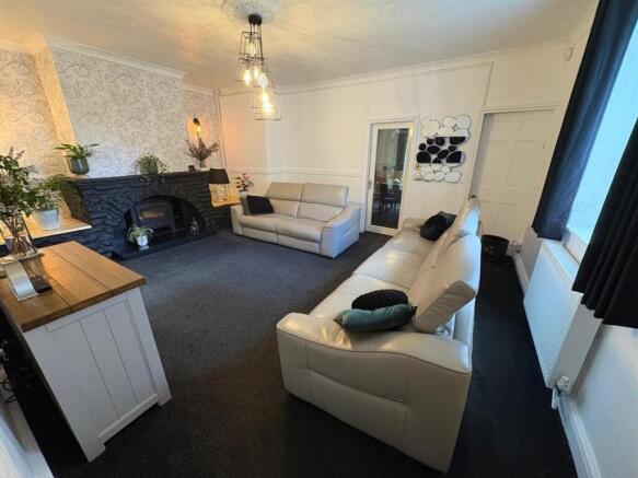 3 bed Semi-Detached for sale Image 4