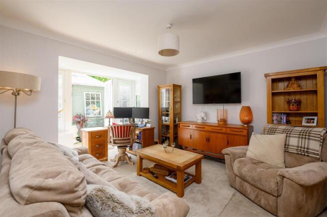 4 bed Detached for sale Image 8