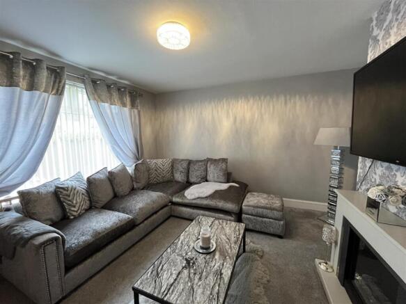 3 bed Semi-Detached for sale Image 8