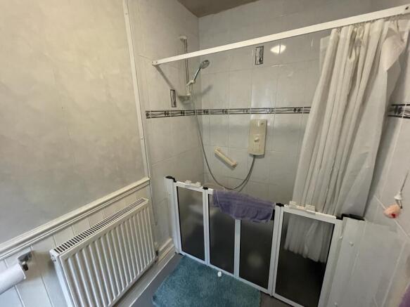 Shower room 1.JPG