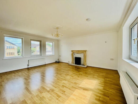 4 bed Detached to rent Image 4