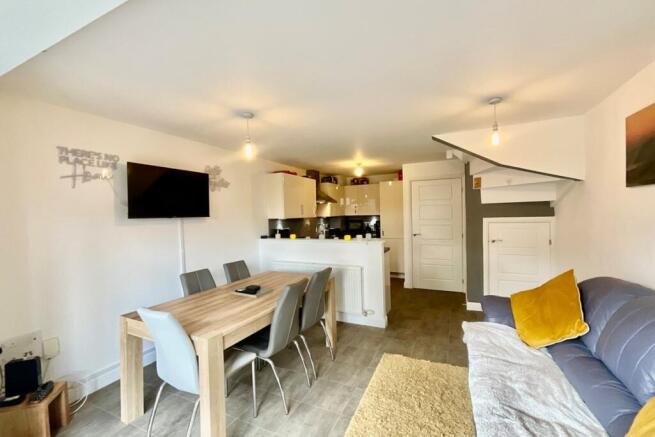 4 bed Terraced for sale Image 6