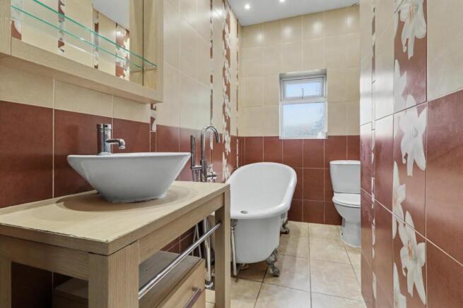 4 bed Terraced for sale Image 10