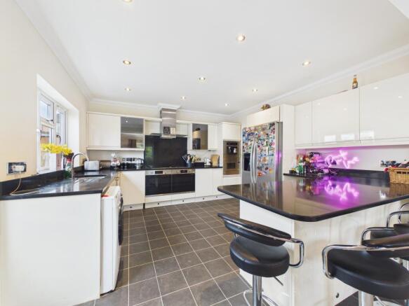 CAM04018G0-PR0440-STILL009