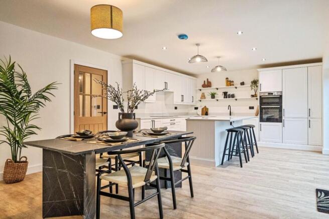 4 bed Detached for sale Image 8