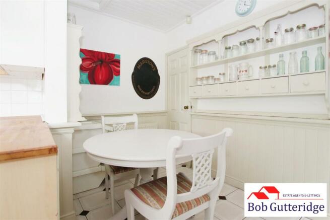 EXTENDED FITTED KITCHEN/BREAKFAST ROOM