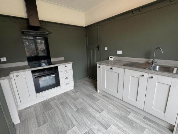 3 bed Semi-Detached to rent Image 6
