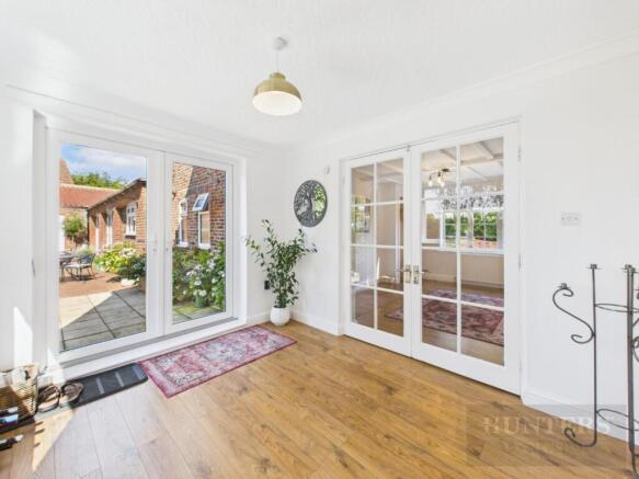 5 bed Detached for sale Image 9