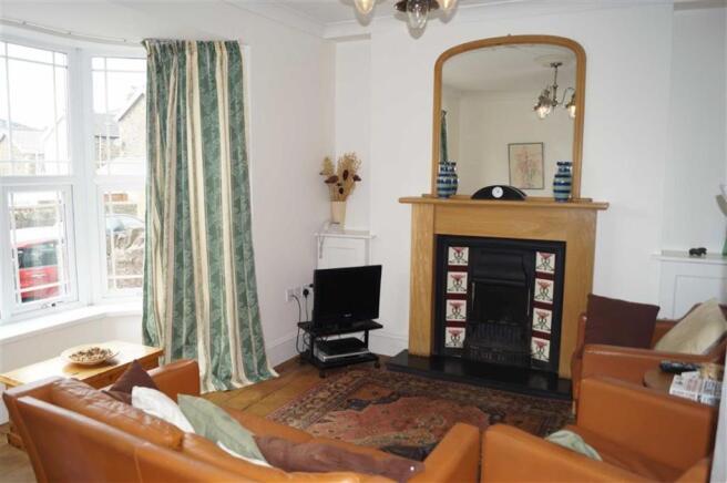 FRONT SITTING ROOM