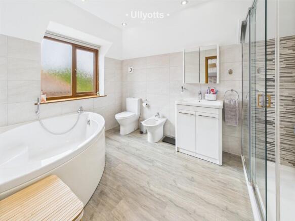 3 bed Detached for sale Image 12