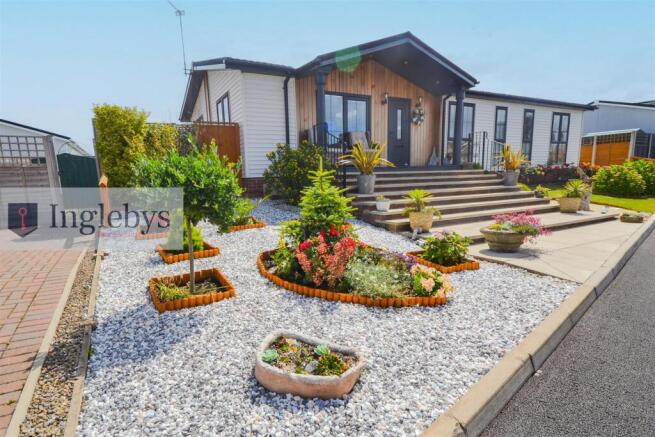 2 bed Park Home for sale Image 4