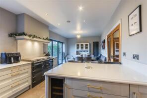 8, Meadow View, Nottingham NG16 6WL