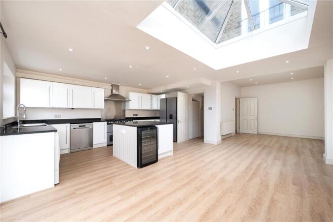 Kitchen 2.jpeg