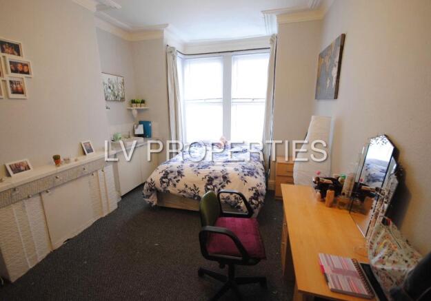 4 bed Terraced to rent Image 6