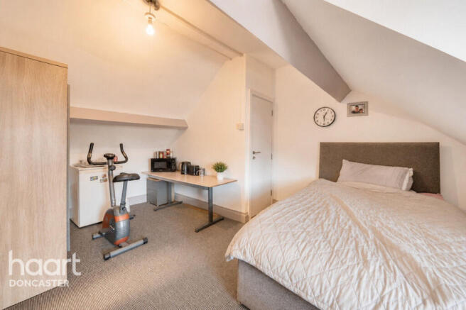 5 bed Terraced for sale Image 8