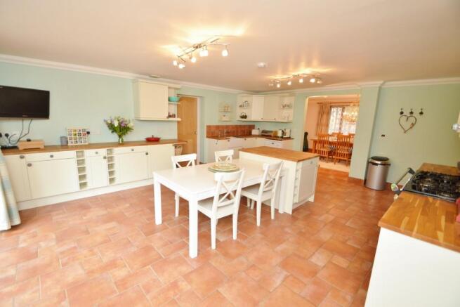 Kitchen/Breakfast Ro