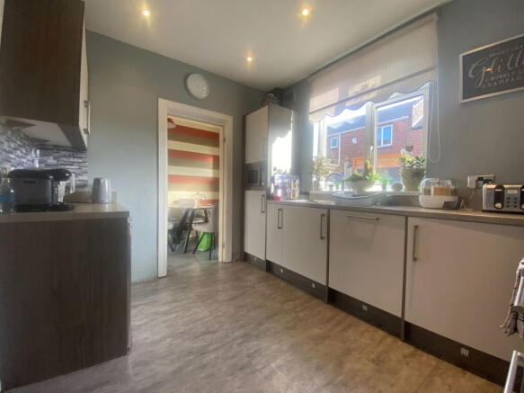 3 bed Semi-Detached for sale Image 4
