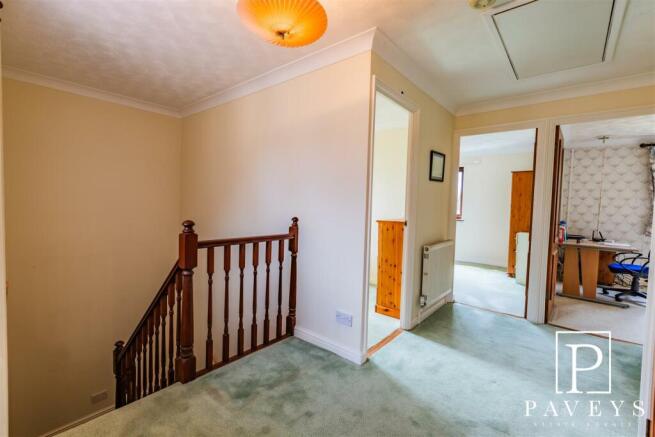 FIRST FLOOR LANDING