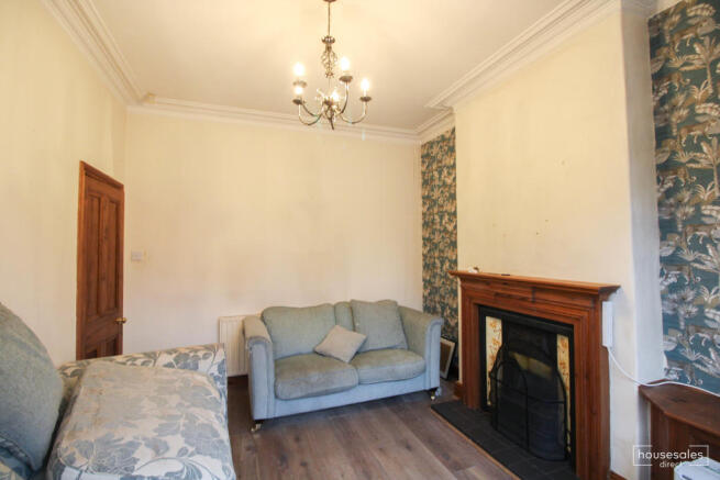 2LivingRoom.jpg