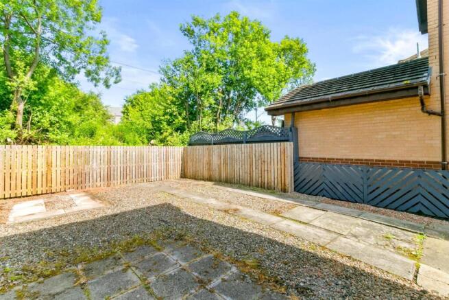 Castlegreen Crescent Dumbarton, G82 1HA photo 4