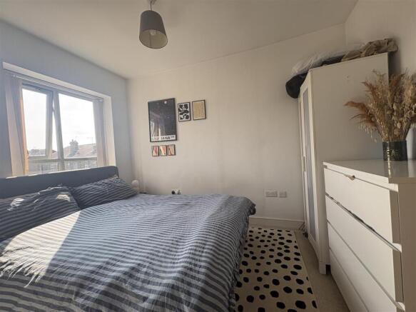 2 bed Flat to rent Image 10