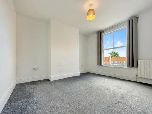 3 bed Terraced to rent Image 6