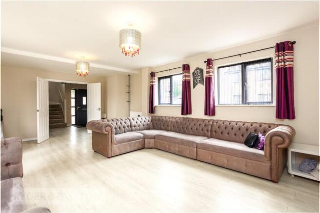 5 bed Semi-Detached for sale Image 7
