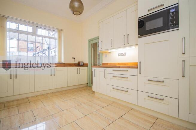 3 bed Terraced for sale Image 10