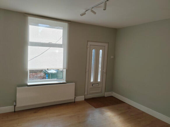 2 bed Semi-Detached to rent Image 5