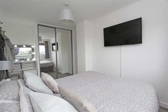 Master Bedroom..jpg