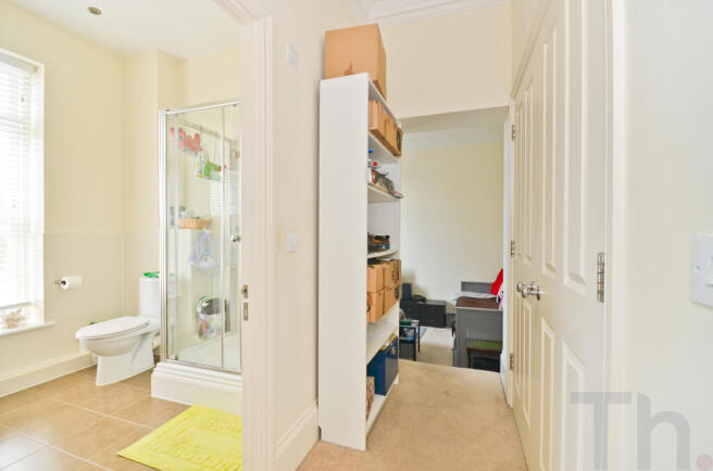En-suite Shower Room & Dressing Area.JPG
