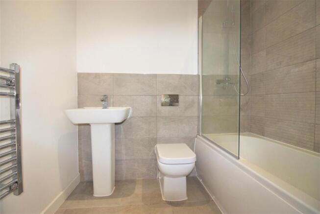 2 bed Flat to rent Image 10