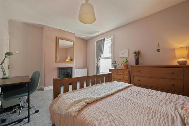 3 bed Terraced for sale Image 11