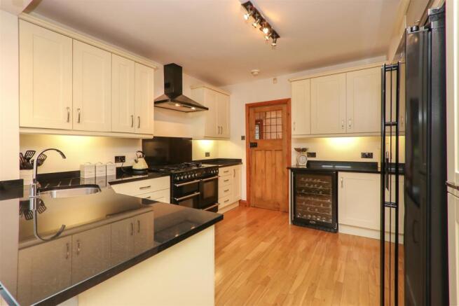 Kitchen3.jpg